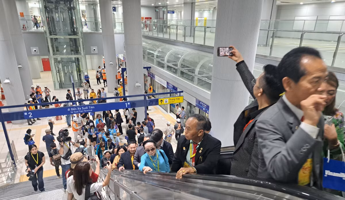 TP HCM: Bên trong tuyến Metro số 1 (Bến Thành-Suối Tiên) có gì? - Hình 7 TP HCM: Ben trong tuyen Metro so 1 (Ben Thanh-Suoi Tien) co gi?-Hinh-7