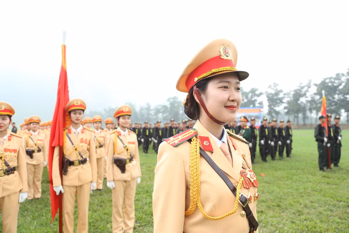 Nữ khối trưởng Cảnh sát giao thông tên là Nguyễn Thị Ngọc Anh, đến từ Học viện an ninh (T01)- Khối nữ Cảnh sát giao thông.