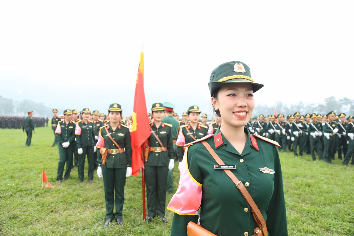 Nữ chiến sĩ Vũ Thị Hồng Nhung, đến từ Bộ Chỉ huy quân sự tỉnh Bắc Kạn, được tuyển chọn vị trí Khối trưởng khối nữ sĩ quan Quân y.