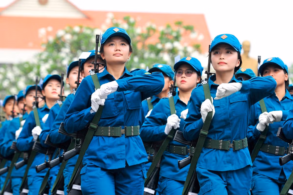 Trong Khối nữ du kích miền Nam có rất nhiều bóng hồng.