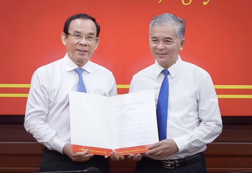 Hai Phó Chủ tịch UBND TP HCM nhận nhiệm vụ mới Hai Pho Chu tich UBND TP HCM nhan nhiem vu moi