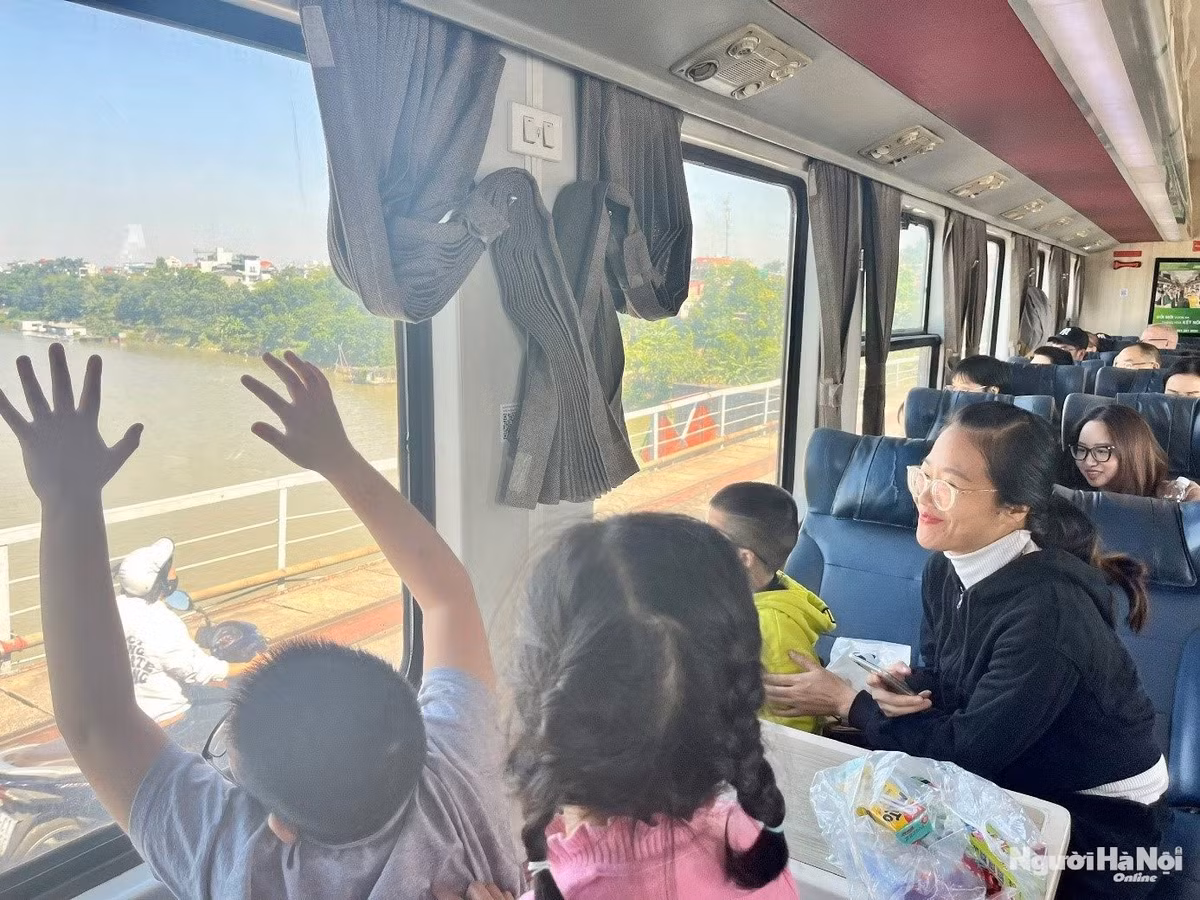 Chuyen tau dac biet tai le hoi Thiet ke Sang tao Ha Noi 2023