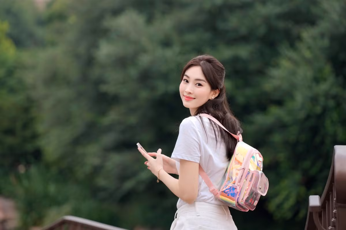 Nhiều người hâm mộ bình luận, mong muốn Đặng Thu Thảo nên chăm đăng hình hơn để họ có cơ hội ngắm nhan sắc cô.