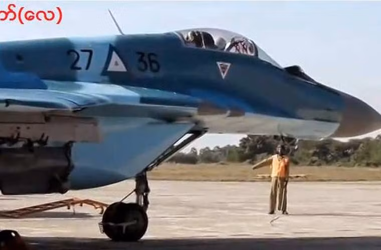 20 chiếc tiêm kích MiG-29B thuộc thế hệ đầu của dòng MiG-29 được trang bị radar có tính năng hạn chế RLPK-29 (tầm phát hiện máy bay chiến đấu địch cách 70km, theo dõi được 10 mục tiêu nhưng chỉ dẫn tên lửa hạ được một trong số đó). Loại radar này cũng không thể cho phép MiG-29B mang được tên lửa đối không tầm trung R-77. Ngoài ra, kiểu MiG-29B cũng gặp một hạn chế nữa là không thể khai hỏa pháo 30mm nếu mang theo thùng nhiên liệu phụ giữa thân.