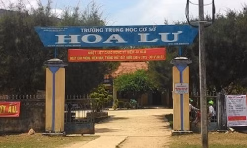 Co giao tich thu dep khien hoc sinh nghi hoc
