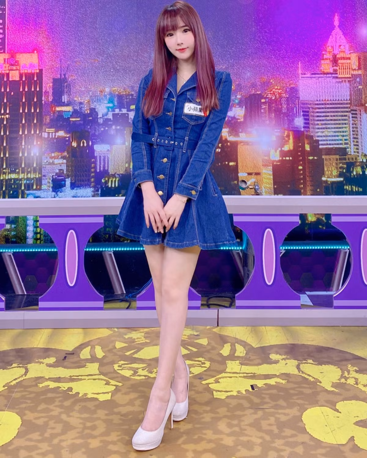 Nổi lên từ những bức ảnh khoe vẻ đẹp tương phản, đối lập, Tiểu Bình Quả khiến mọi người không khỏi thích thú.