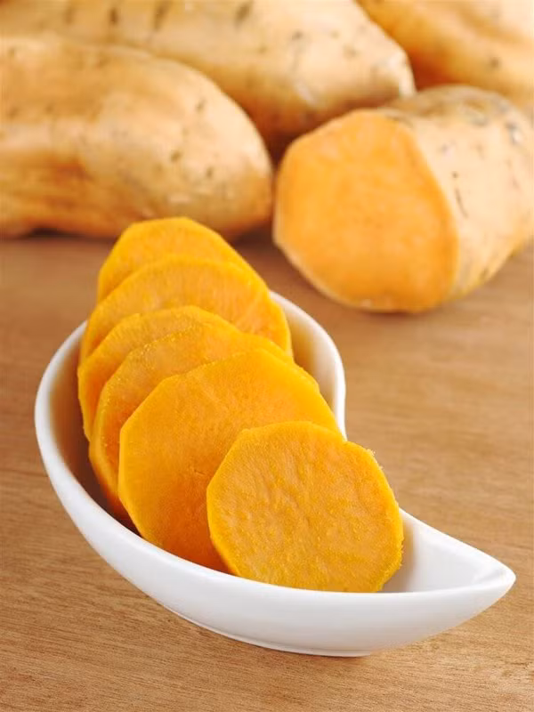 Viện nghiên cứu Phòng chống Ung thư Nhật Bản từng tiến hành nghiên cứu khả năng ngăn ngừa bệnh của loại thực phẩm này. Theo dõi thói quen ăn uống của 260.000 người, các nhà khoa học nhận thấy, cả khoai lang sống và khoai lang chín đều mang lại khả năng chống ung thư mạnh, tỷ lệ ức chế tế bào ung thư lên tới 98%.