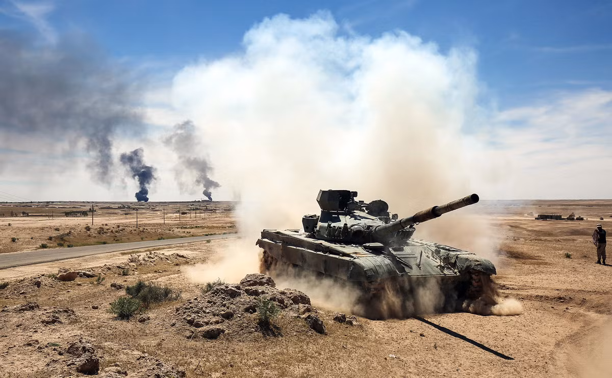 Xe tăng T-72M của lực lượng thiết giáp Iraq, cuộc chiến với lực lượng IS đã tiêu tốn của Iraq rât snhiều xe tăng đắt tiền, đặc biệt là những chiếc M1A1M hiện đại của phía Iraq đã suýt bị "tuyệt chủng" trong cuộc đối đầu này. Nguồn ảnh: Theatlantic.