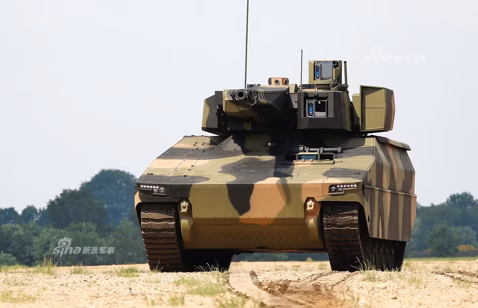 Theo Rheinmetall, "gia đình" xe chiến đấu bộ binh Lynx đại diện cho xu hướng mới trong thiết kế các dòng xe bọc thép với số lượng ít và giá cả phải chăng, giảm độ phức tạp. Mặc dù chưa có dịp chứng minh, thế nhưng Lynx được xem là xe chiến đấu bộ binh hiện đại nhất NATO hiện nay. Nguồn ảnh: Sina.