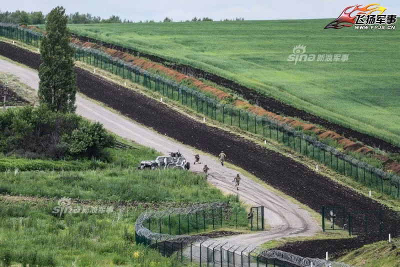 Sau khi chính thức quay lưng với Nga và đứng về phía NATO, có vẻ như Ukraine đã chịu "thiệt đơn thiệt kép" và nước này đang dần muốn "nâng tầm tiếng nói" của mình trong khu vực bằng cách đầu tư chi tiêu mạnh tay cho quốc phòng. Nguồn ảnh: Sina.