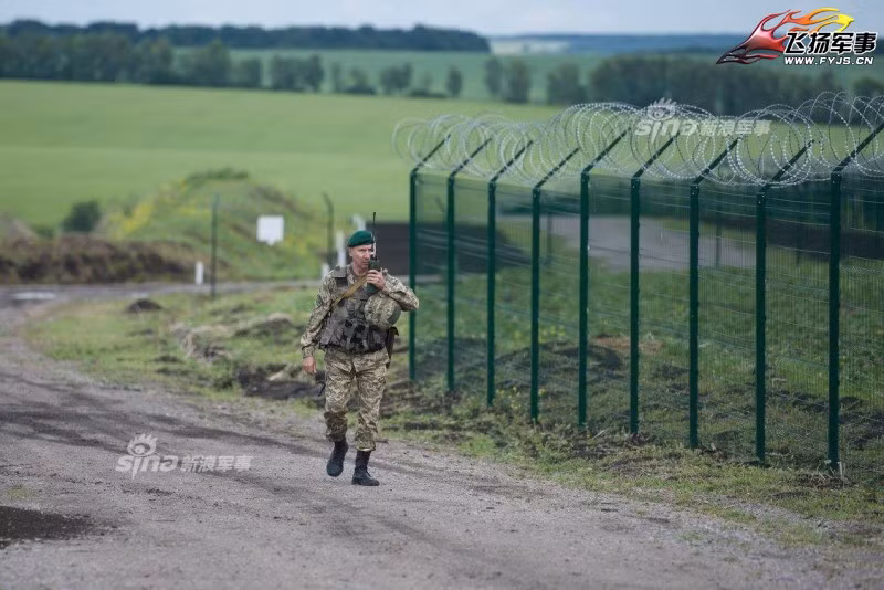 Phía Ukraine cho biết, toàn bộ chi phí xây dựng bức tường rào ngăn cách giữa biên giới Nga và Ukraine sẽ tốn khoảng 514 triệu USD và được hoàn thành trong vòng 4 năm tính từ năm 2016. Nguồn ảnh: Sina.