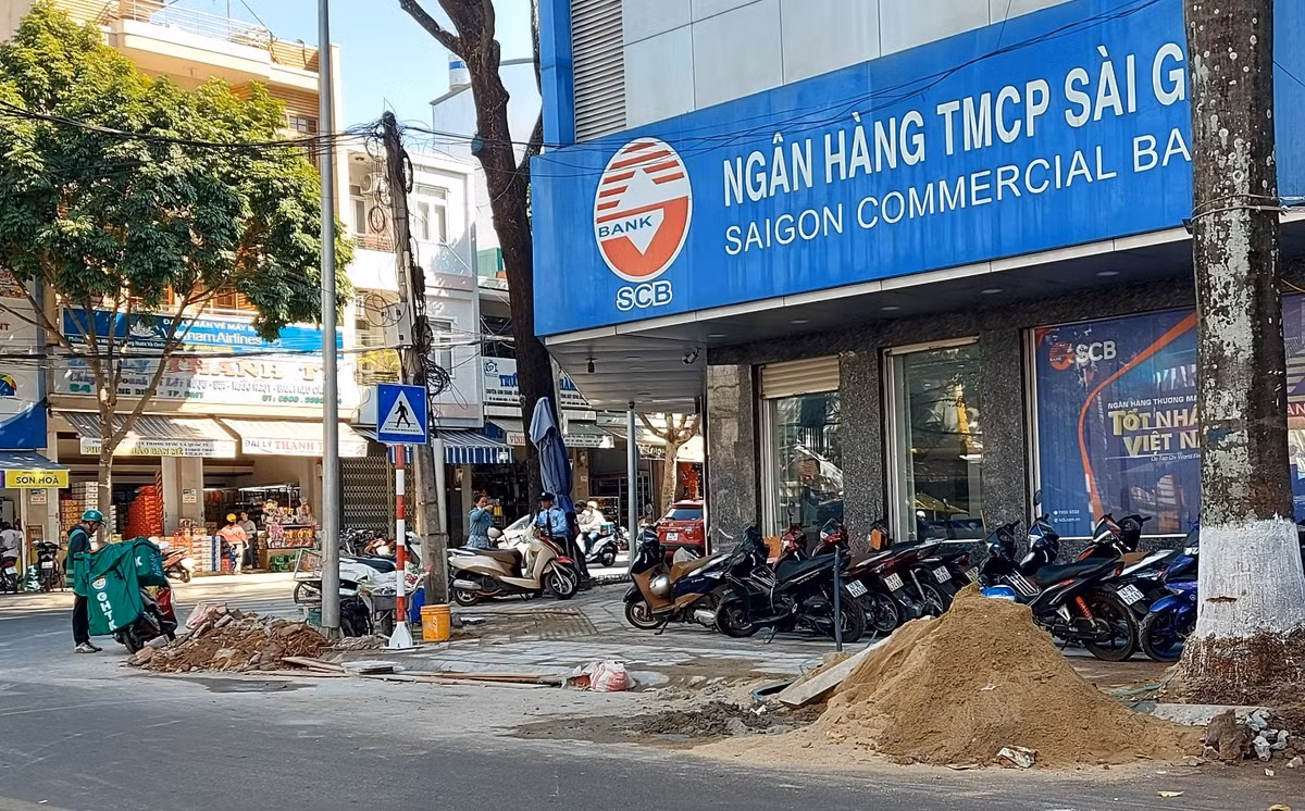 TP Buôn Ma Thuột: Cận cảnh công trình thi công vỉa hè những ngày giáp Tết - Hình 4 TP Buon Ma Thuot: Can canh cong trinh thi cong via he nhung ngay giap Tet-Hinh-4