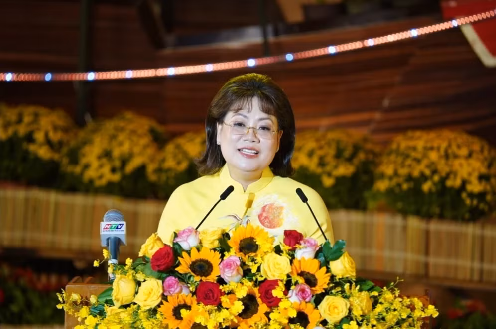 Chợ Hoa Xuân "Trên bến dưới thuyền" ở TP HCM năm nay có gì? - Hình 2 Cho Hoa Xuan