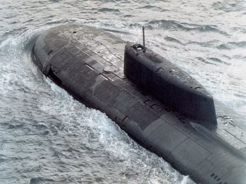 Tàu ngầm hạt nhân K-329 Belgorod, dài 184m và rộng 18,2m, là chiếc tàu ngầm đầu tiên của Nga được trang bị ngư lôi Poseidon. Belgorod có khả năng mang theo tới 6 ngư lôi Poseidon cùng 6 ống phóng ngư lôi 533 mm.