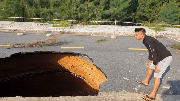 Ngoài ra, cơ sở hạ tầng kém chất lượng và quy hoạch không tốt cũng góp phần gây ra hiện tượng này.