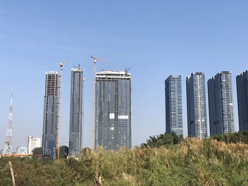 Gia mo ban bat dong san ‘nha giau’ van tang du thi truong kho