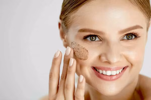 Đặc biệt, kết hợp cà phê với mật ong, dầu dừa hoặc sữa sẽ mang lại hiệu quả làm đẹp tối đa. Không cần chi số tiền lớn, bạn có thể dễ dàng làm sạch da, giảm mụn và vết thâm, giúp da mặt trở nên mịn màng không tì vết.