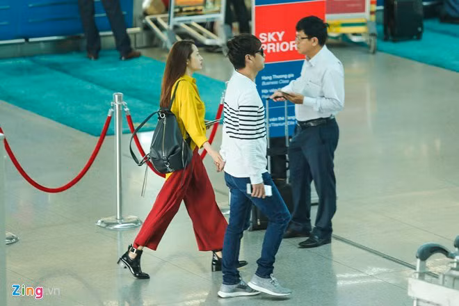 Cũng dành nhiều tình cảm cho nam ca sĩ nhưng Bảo Anh phải mất một thời gian mới mở lòng và chính thức yêu. Về quá khứ từng qua một lần đò của Hồ Quang Hiếu, Bảo Anh cho hay, cô không bận tâm. (Ảnh: Zing)