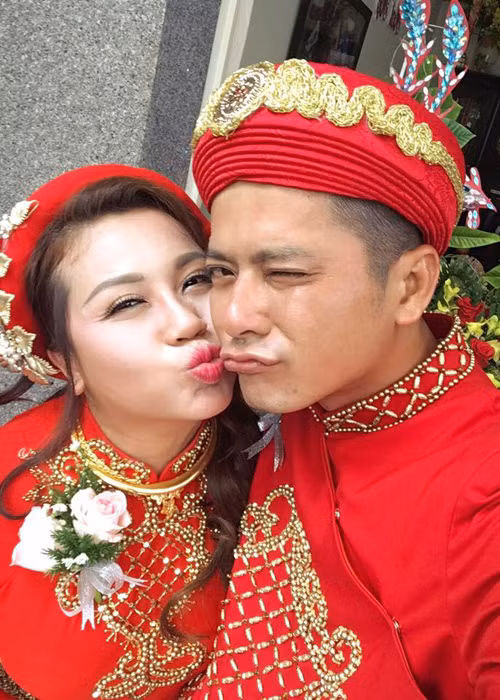 Hoàng Anh - Quỳnh Như cùng sinh năm 1986. Nam diễn viên nên duyên vợ chồng với Quỳnh Như nhờ sự mai mối của chính mẹ vợ anh. Ảnh: FBNV