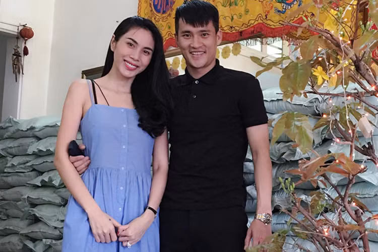 Kể từ khi bên nhau cho đến nay, vợ chồng Thủy Tiên vẫn luôn tích cực làm từ thiện để giúp đỡ những người có hoàn cảnh khó khăn. Ảnh: FBNV