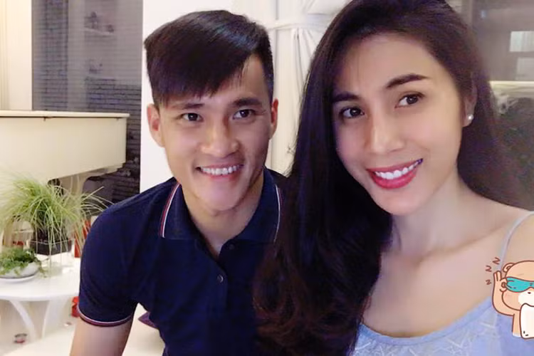 Từ khi về chung một nhà, Thủy Tiên - Công Vinh cùng chia sẻ những khoảnh khắc đời thường giản dị nhưng đầy hạnh phúc. Ảnh: FBNV