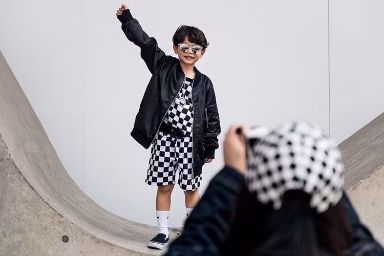 Bất chấp những ý kiến trái chiều, Seoul Fashion Week 2017 vẫn không thiếu những cô nhóc, cậu nhóc mặc phong cách.