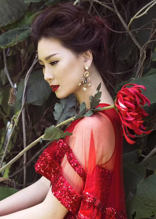 Sau Hoa hậu Thế giới người Việt 2010, Phạm Thùy Linh tham gia cuộc thi Siêu mẫu Việt Nam 2010 và về thứ hai chung cuộc. Ảnh: FBNV