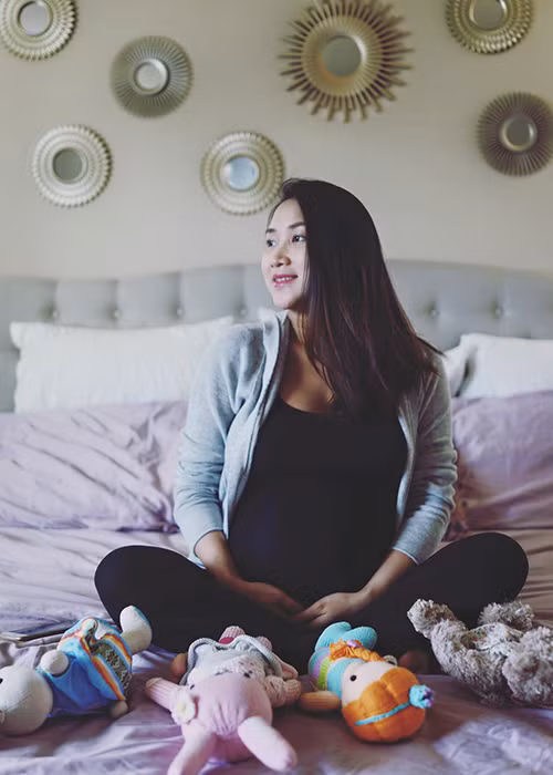 Yến Phương viết: "Welcome babygirl Phoebe to the world in March 4th, 2017. We love you" (Tạm dịch: Chào mừng con gái Phoebe đến với thế giới vào ngày 4/3/2017. Chúng ta yêu con). (Ảnh: FBNV)