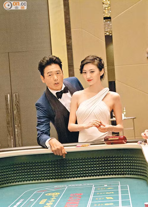 Dù diễn xuất không được khán giả đánh giá cao nhưng Cảnh Điềm vẫn được góp mặt trong các dự án lớn. Năm 2014, cô tham gia bộ phim “Thần bài Macau 3”. Ảnh: ON
