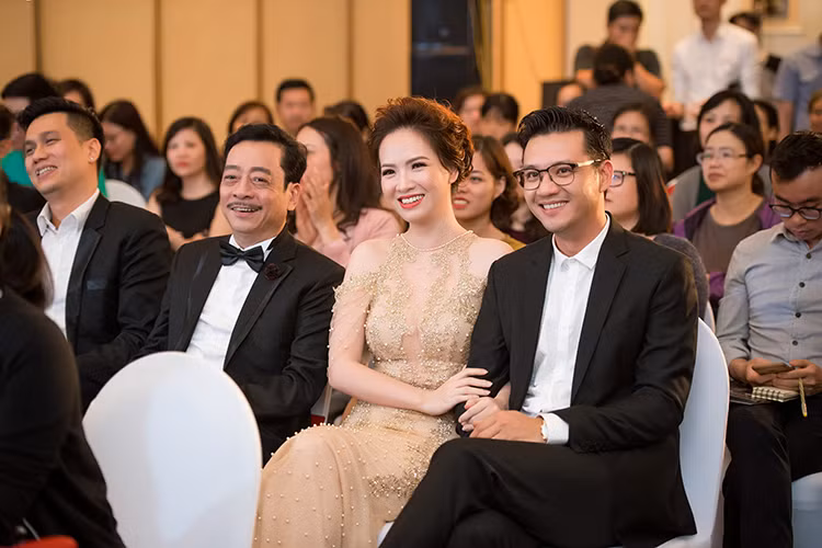 Mới đây, vợ chồng Đan Lê - Khải Anh cùng xuất hiện trong buổi ra mắt phim “Người phán xử”.