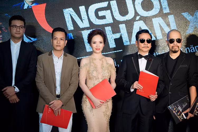 Hình ảnh Đan Lê bên Khải Anh tại buổi ra mắt bộ phim truyền hình tâm lý tội phạm thuộc thể loại cảnh sát hình sự “Người phán xử”.