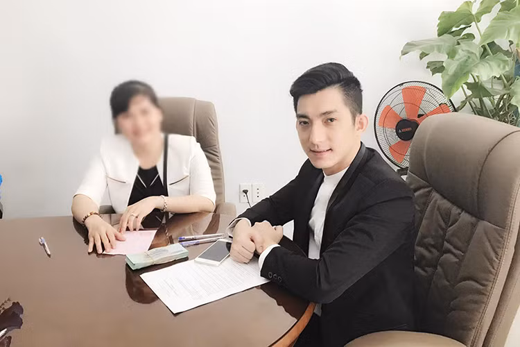 Mới đây, trên trang cá nhân, chồng cũ của Phi Thanh Vân - Bảo Duy khoe vừa tậu được xế hộp mới. Ảnh: FBNV