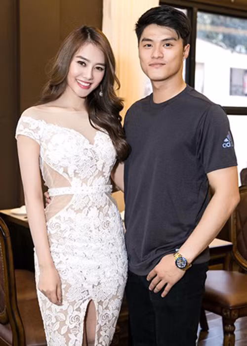 Lâm Vinh Hải cũng chịu áp lực lớn từ dư luận vì chuyện tình cảm. Nhiều người cho rằng anh đã từ bỏ người vợ tào khang đã gắn bó với anh 11 năm để chạy theo người mới. Hiện tại, lùm xùm không hay về Lâm Vinh Hải đã tạm lắng. Ảnh: FBNV