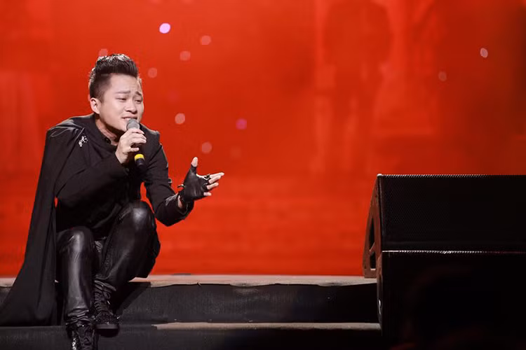 Nhân ngày tôn vinh một nửa thế giới, Tùng Dương gửi lời chúc mừng: “Ngày 8/3: Phụ nữ luôn đúng. Nếu có sai đàn ông xem lại điều trên. Chúc mừng các chị em trẻ đẹp và nhận nhiều tình yêu thương, sự quan tâm thiết thực và sự lãng mạn từ một nửa của mình”. (Ảnh: FBNV)