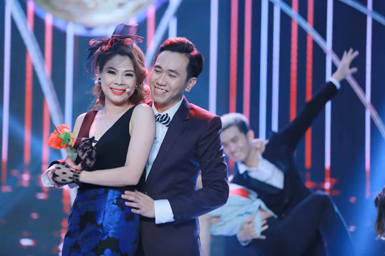 Với Anh Đức, Thanh Thảo chọn ca khúc “Ôi tình yêu” vô cùng sôi động. Bài hát được cặp đôi làm mới theo phong cách jazz cùng phần vũ đạo nóng bỏng khiến khán giả vô cùng hào hứng. Giống Mr Đàm và Hoàng Bách, Thanh Hà đánh giá cao ý tưởng dàn dựng của Anh Đức nhưng cô nhắc nhở thí sinh cần hát tốt hơn.