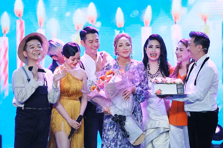 Ngày ghi hình tập 6 chương trình Trời sinh một cặp cũng là ngày sinh nhật của giám khảo Thanh Hà. Trên sân khấu, cô bất ngờ được tổ chức sinh nhật.