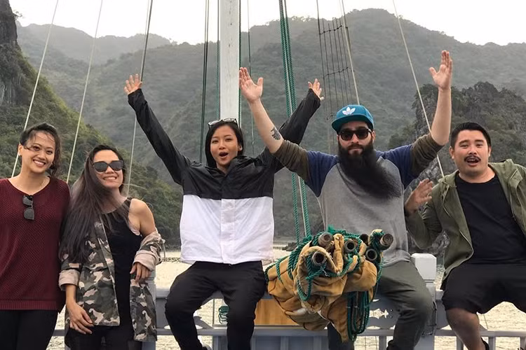 Trong một cuộc phỏng vấn với Zing, vị đạo diễn người Mỹ cho rằng nữ rapper là người rất đặc biệt, tài năng. Đáng chú ý, nam đạo diễn muốn được quay MV cho Suboi. Ảnh: FBNV
