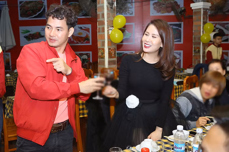 MC Thanh Trung mung sinh nhat vo moi cuoi giua on ao-Hinh-5