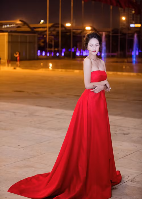 Với nhan sắc xinh đẹp hút hồn, năm 2012, Hoàng Anh giành danh hiệu Á hậu 2 cuộc thi Hoa hậu Việt Nam. (Ảnh: FBNV)