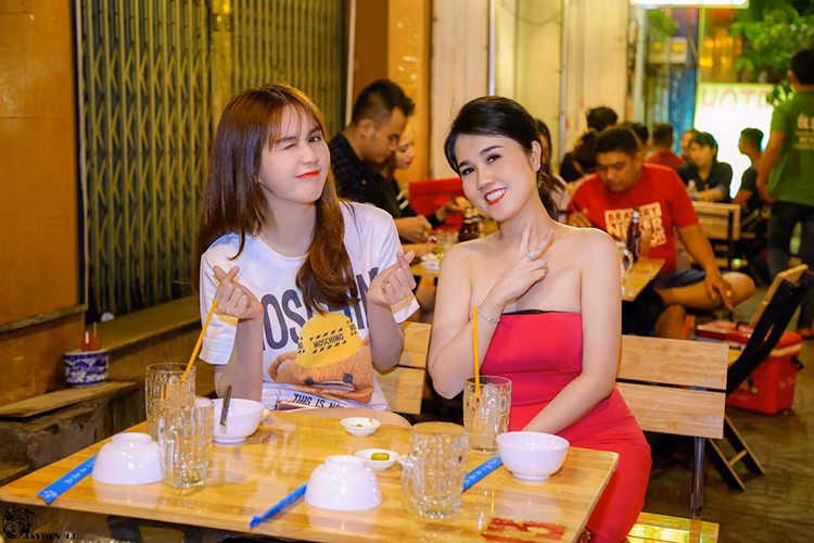 Từng vướng nghi vấn tái hợp Hoàng Kiều, “nữ hoàng nội y” đã phủ nhận, cô cho biết mình đang tận hưởng cuộc sống độc thân vui vẻ. (Ảnh: FBNV)