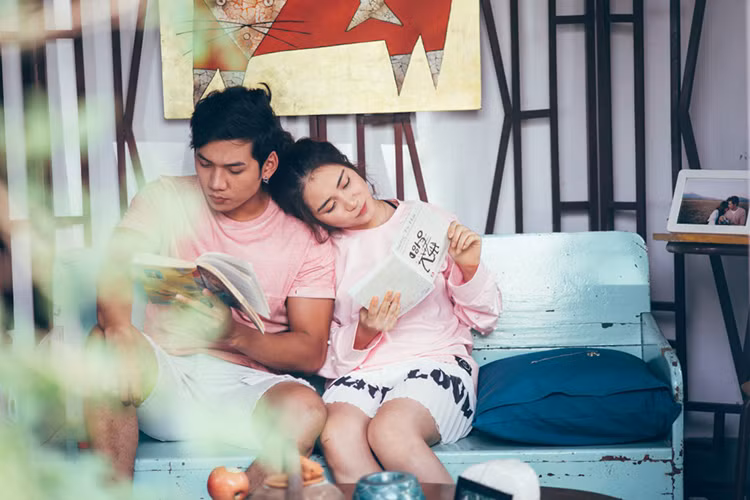 Có thể thấy, hình ảnh nữ tính của Hòa Minzy hoàn toàn khác biệt với hình ảnh có phần “ngổ ngáo” của cô trước đây.