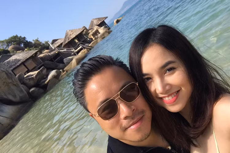 Tháng 10/2016, Victor Vũ và Đinh Ngọc Diệp mở tiệc cưới ở Mỹ. Được biết, bố mẹ của nam đạo diễn vốn định cư ở xứ cờ hoa. Ảnh: FBNV
