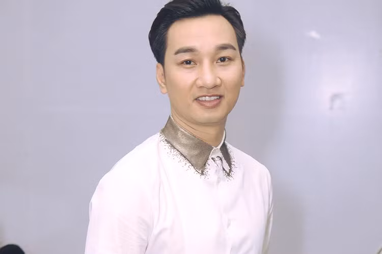 Mới đây, MC Thành Trung bất ngờ trở thành tâm điểm của dư luận. Theo ca sĩ Thái Thùy Linh viết trên trang cá nhân, Thành Trung đến trễ khiến 6.000 phải chờ đợi trong sự kiện của công ty vợ chồng cô tổ chức vào ngày 26/3. Ảnh: FBNV