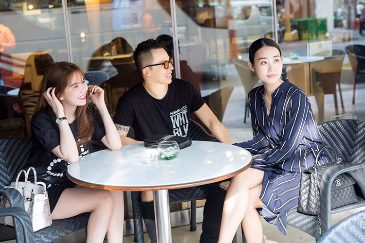 Sau một thời gian ngắn, người đẹp đã cố quên đi nỗi buồn tình cảm đồng thời lấy lại sự hứng khởi để trở về với cuộc sống thường ngày. (Ảnh: FBNV)