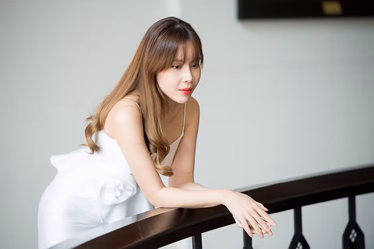 Sau khi sinh con gái thứ 2 vào tháng 5/2016, Lưu Hương Giang đã sang Hàn Quốc để tân trang nhan sắc.