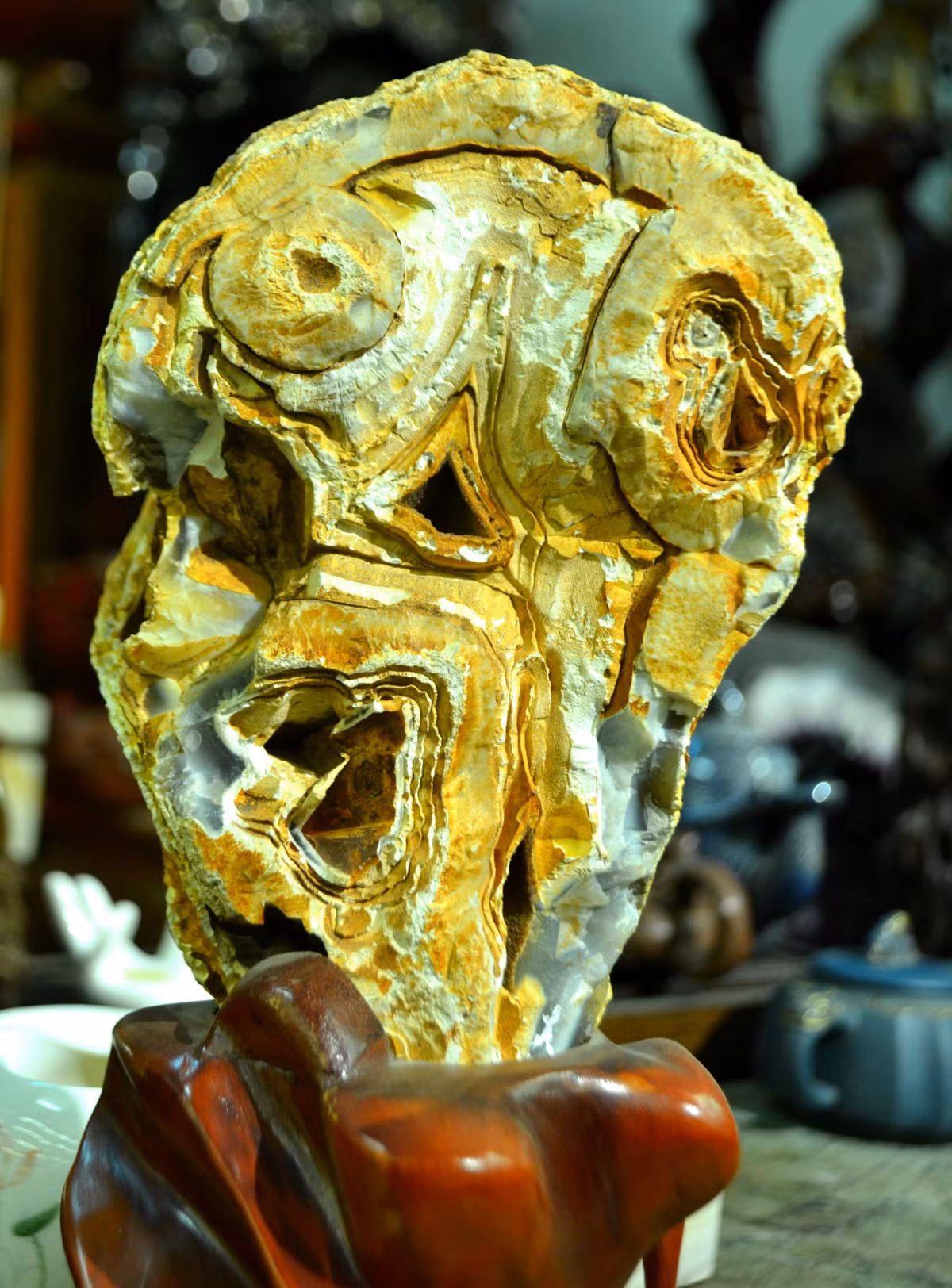 Khối đá mã não hoàn toàn tự nhiên này bất ngờ có hình thù giống bức tranh “The Scream” (Tiếng thét) của danh họa người Na Uy Edvard Munch.