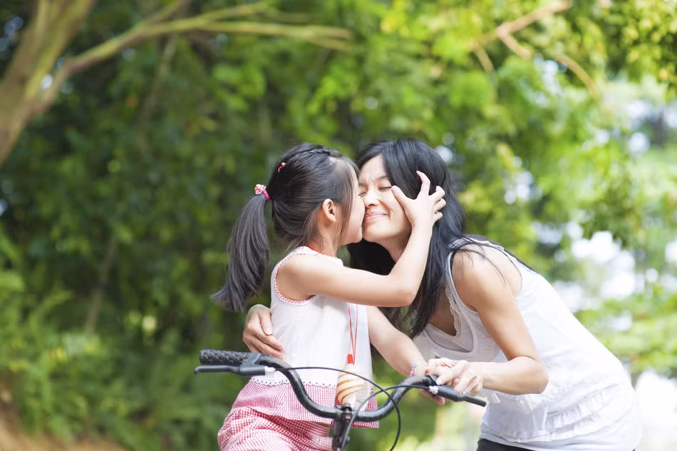 Lý do gì khiến cô gái đau khổ bỏ nhà đi khi phát hiện mẹ có thai? Ly do gi khien co gai dau kho bo nha di khi phat hien me co thai?