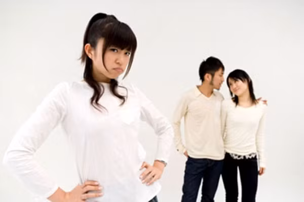 Lý do gì khiến cô gái đau khổ bỏ nhà đi khi phát hiện mẹ có thai? - Hình 2 Ly do gi khien co gai dau kho bo nha di khi phat hien me co thai?-Hinh-2