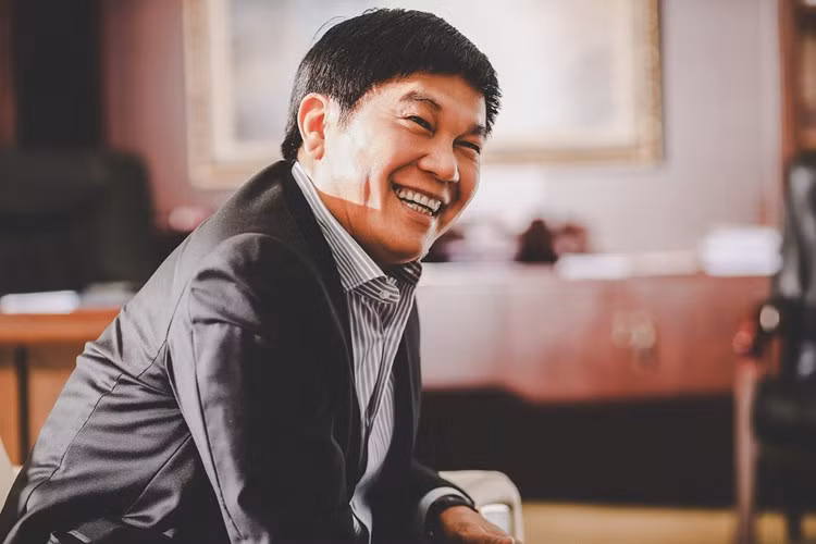 Các thông tin về bà Hiền được công bố công khai gần như không có gì, thậm chí chỉ là một bức ảnh. Cho đến thời điểm hiện tại, cũng giống như vợ các đại gia Việt ở trên, tất cả những gì về người phụ nữ quyền lực này vẫn là một điều bí ẩn. Ảnh: Internet.