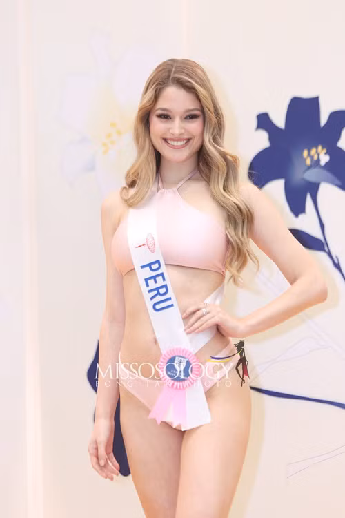 Theo sau đại diện CH Dominica là mỹ nhân Peru Camila Diaz. Ảnh: Missosology.